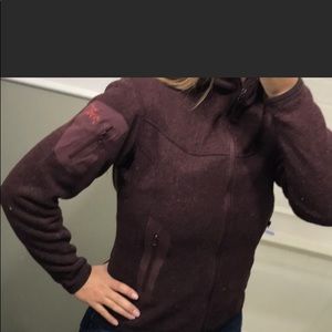 Arc’teryx maroon size small polartec zip up jacket